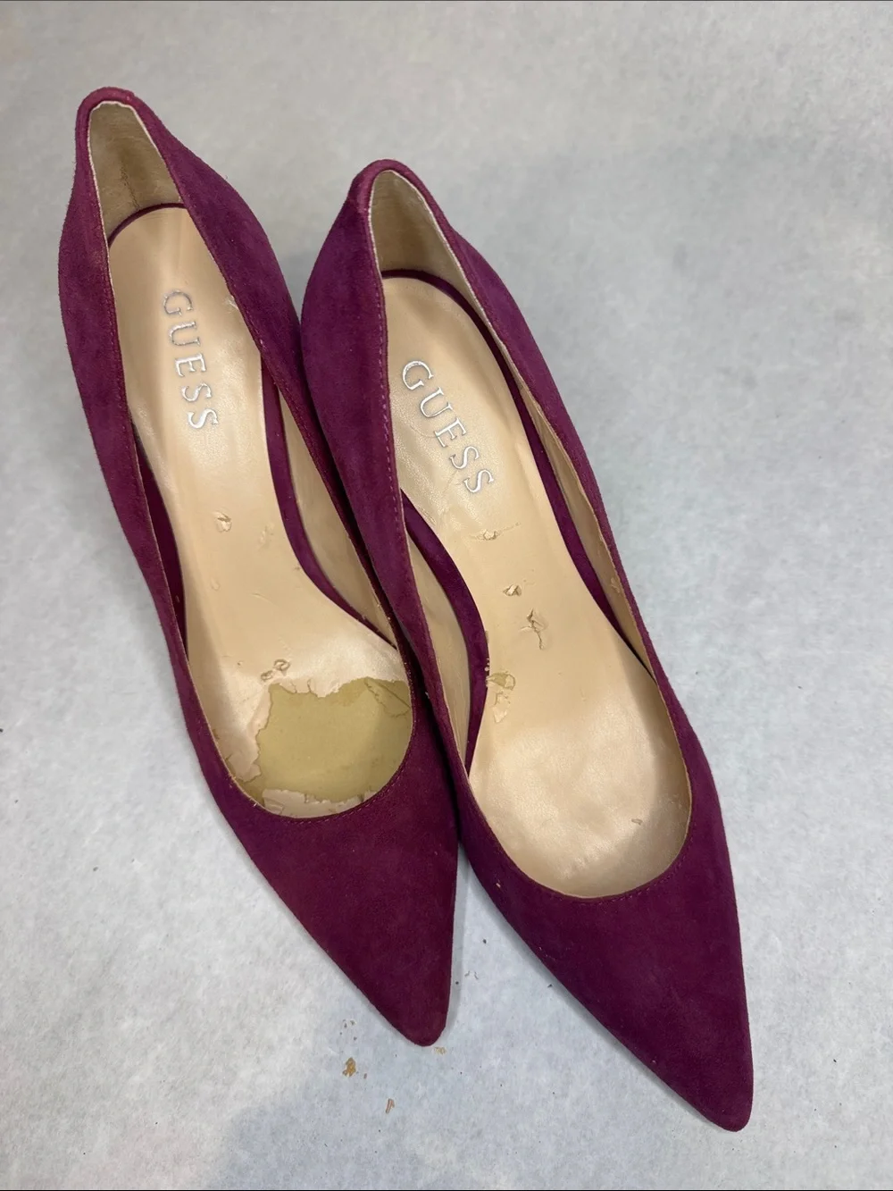Guess suede pumps